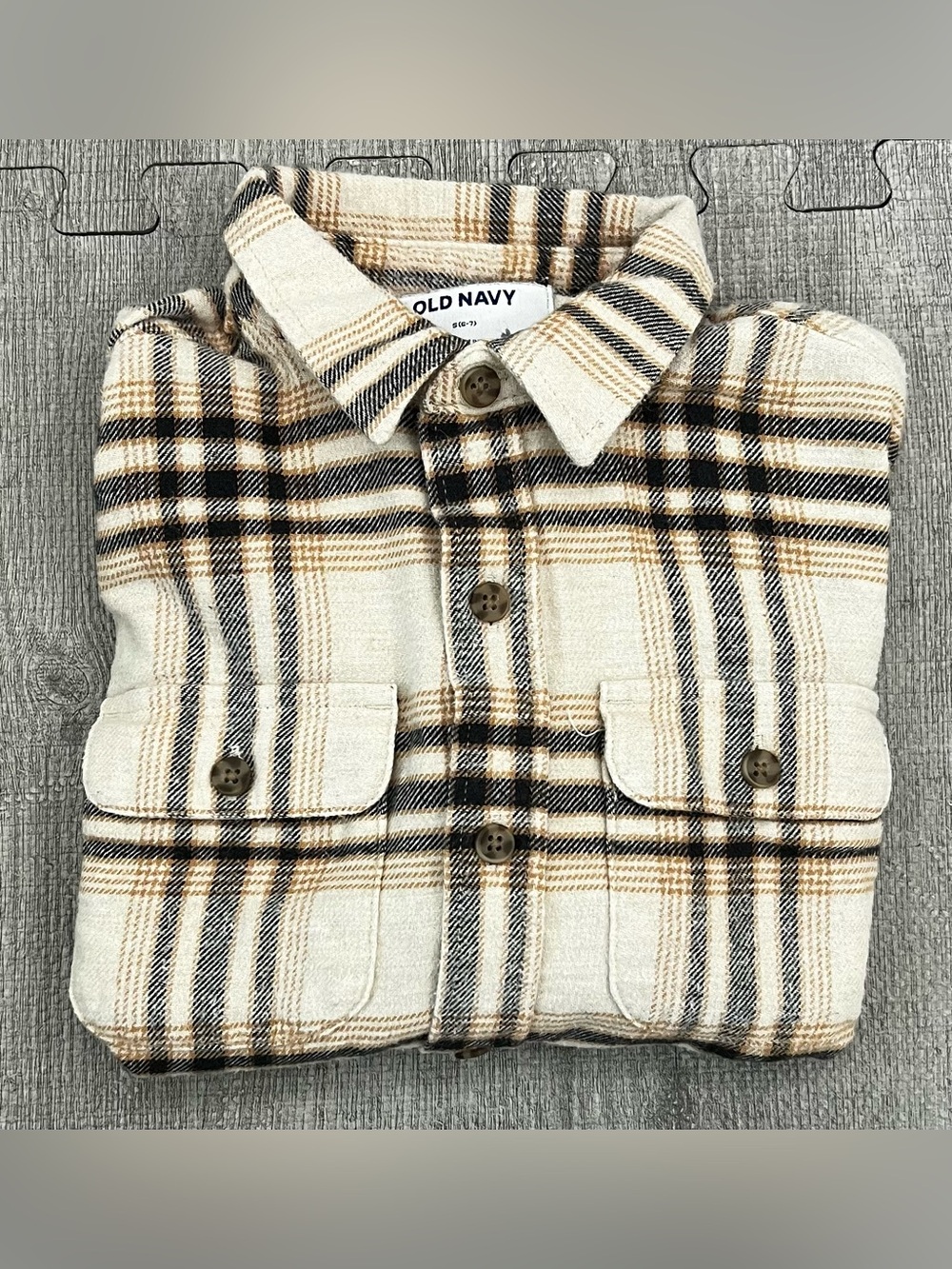Old Navy Boys 6-7 Years Beige/Black/White Plaid Button-Up Shirt Pockets